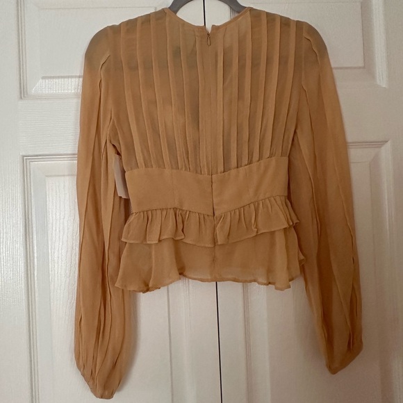 FARM Rio Tan Cream Pleated Peplum Blouse - Picture 6 of 8